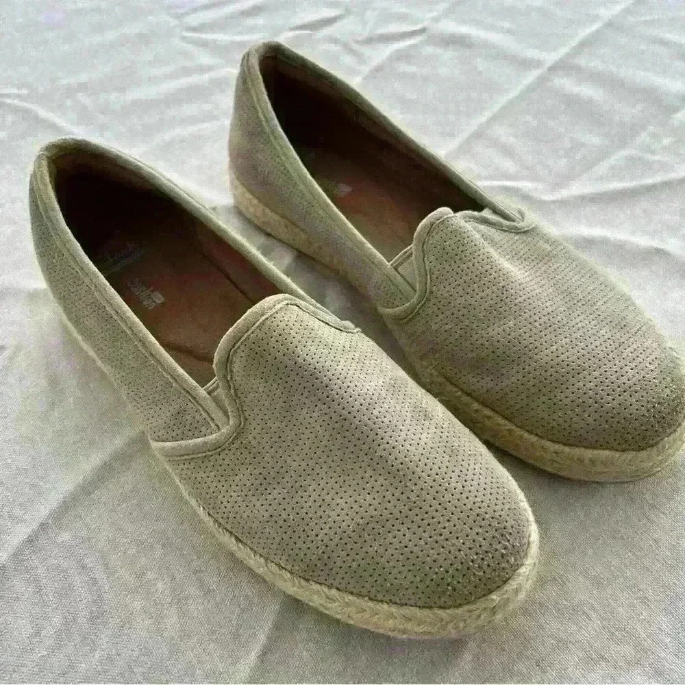 Clark’s collection soft Danelly cushion tan suede  espadrilles.